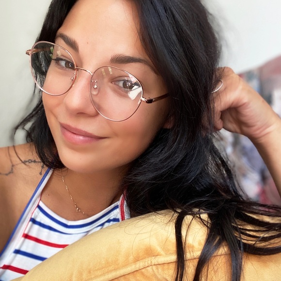 Meet your Posher, Justine - Picture 1 of 1